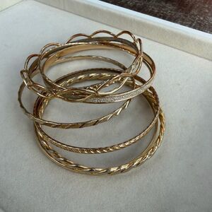 Elegant Gold Tone Stackable Bangle Bracelet Set of 8